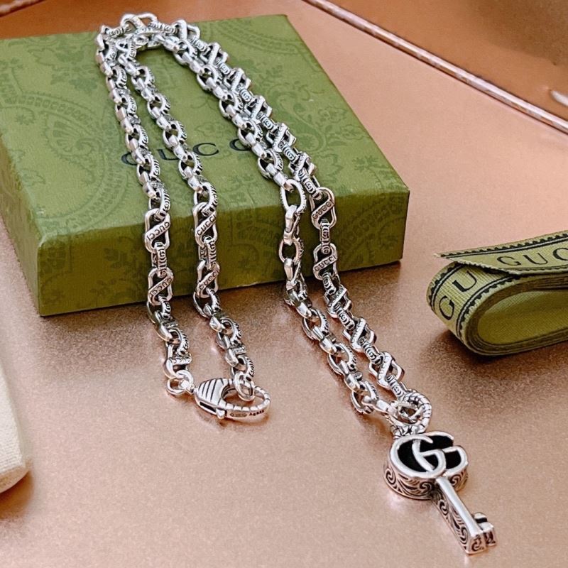 G*u*i necklaces